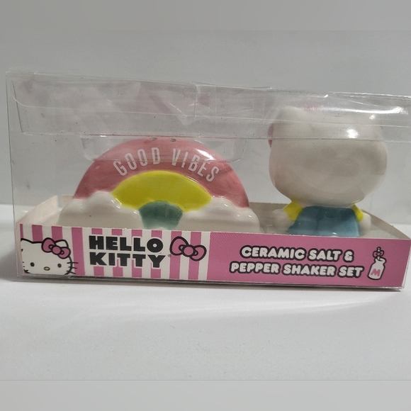Hello Kitty Pink and White Salt & Pepper Shaker Set - Picture 3 of 4